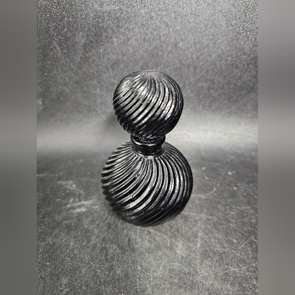 Black Ribbed Decorative Object‎ - Picture 3 of 6
